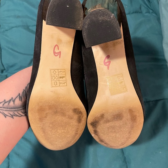 Black and Gold Dolce Vita Heels - Picture 3 of 7